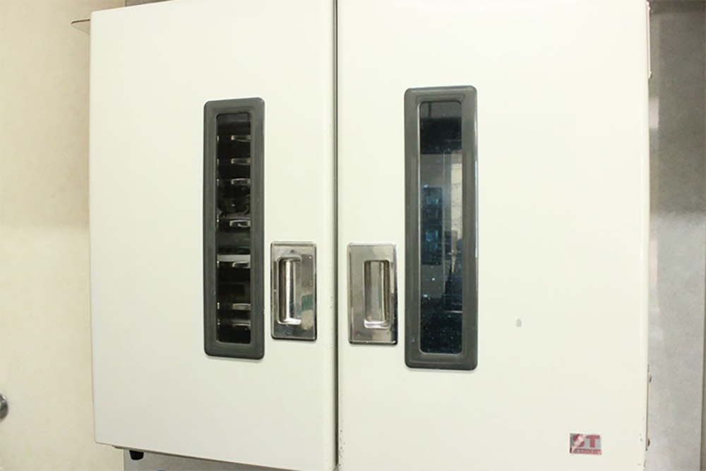 紫外線殺菌灯保管庫